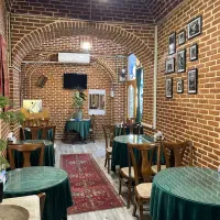 میز‌ و‌صندلی چوبی