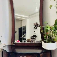 کنسول و اینه قدی