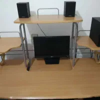 میز کامپیوتر تمیز و سالم در حد نو|میز تحریر و کامپیوتر|شهرضا, |دیوار