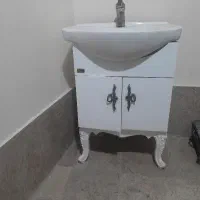 روشویی با کمد و شیر