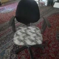 صندلی اداری و کودک