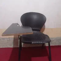 صندلی دانشجویی