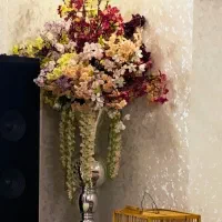 گل و گلدان با گلهای خارجی