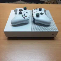 ایکس‌باکس وان اس با دو دسته سری S