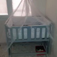 تخت کنار مادر