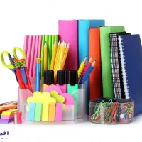 فروشنده خانم مجرد در فروشگاه لوازم تحریر