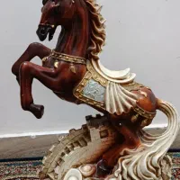 یک عدد مجسمه اسب