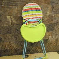 تخت کنارمادر و صندلی غذا