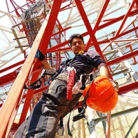 خدمات دکل های مخابراتی