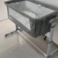 تخت کنار مادر
