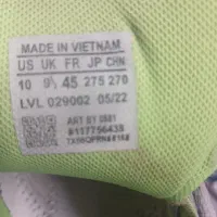 یک جفت کتونی اورجینال اصل ۴۴ آدیداس درحد نو