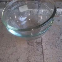 تعدادی ظروفه چینی وکریستال درحد نو