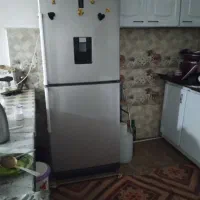 یخچال تمیز مرتبه هیچ عیبی نداره