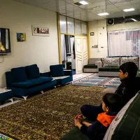 یک نفر لیسانس روانشناس آقا+دونفر آشپز و خدمه آقا