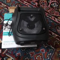 اسپیکر همراه همراه با چراغ قوه