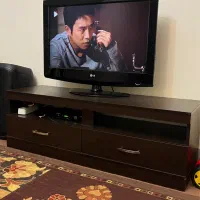 تلویزیون ۳۲ اینچ ال جی با میز