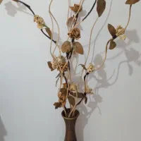 گلدان سفالی و گل پارچه ای|گل مصنوعی|اصفهان, باغ فدک|دیوار