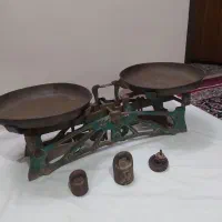 ترازوی دو کفه ای قدیمی ۳۰ کیلویی