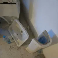 ۲ عدد دستشور  ۲ عدد پایه دستشور و ۱عدد توالت فرنگی