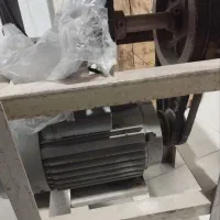 یک عدد دستگاه چرخ گوشت|خردکن، آسیاب، غذاساز|آشخانه, |دیوار