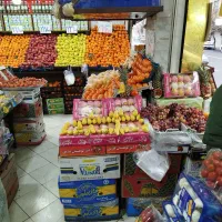 کارگر ماهر ماهر میوه فروشی