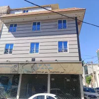 تجاری برخیابان اصلی پرتردد