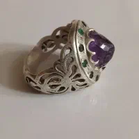 انگشتر نقره اماتیس معدن. با مخراج زمرد