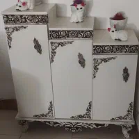 جاکفشی و میزتلویزیون و یک عدد بوفه