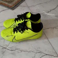 کفش فوتبال میخی چمن
