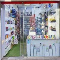 واگذاری فروشگاه ادکلن و آرایشی وسط بازار سر خیابان