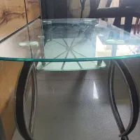 میز شیشه ای ضخیم خارجی با پایه استیل ، در حد نو