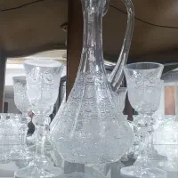 یک دست گیلاس و یک تنگ