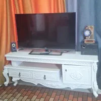 میز و تلویزیون
