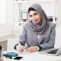 استخدام همکار خانم