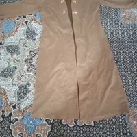 تعدادی مانتو به فروش میرسد