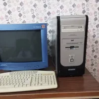 سیستم کامپیوتر  سالم و روشن