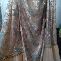 تعدادی لباس قری به فروش میرسد