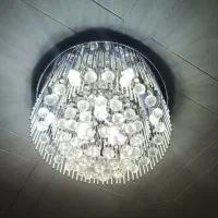 لوستر ریموت دار برای پذیرایی یک مدل