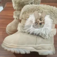 تعدادی کفش بچه گانه در حد نو