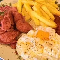 استخدام نیرو آقا در کافه