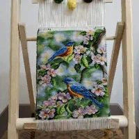 دار چوبی همراه فرش دستباف