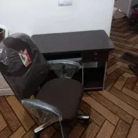 میز تحریر و صندلی چرخون قابل تنظیم در حد نو