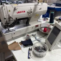 وسط کار مسلط به مادیگی دکمه زن