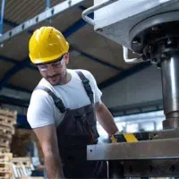 کارگر ساده شیفت شب + راننده لیفتراک اشتهارد