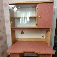 کتابخانه و میز تحریر
