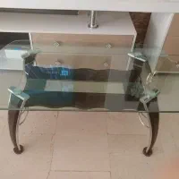 میز جلومبلی تمیز و شیشه سالم
