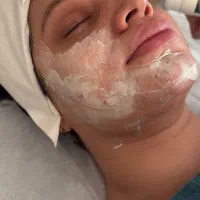 جوانی تا بینهایت پاکسازی پوست و فیشالهای درمانی