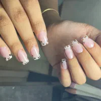 کاشت ناخن به صورت حرفه ای