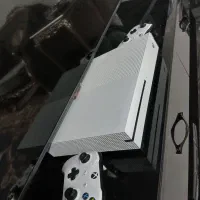 xbox one یک ترا در حد نو  ۲دسته|کنسول، بازی ویدئویی و آنلاین|اصفهان, ناصرخسرو|دیوار