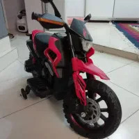 موتور شارژی دو موتوره کوچیک درحد نو|اسباب‌بازی بچه|شیراز, شهرک والفجر|دیوار